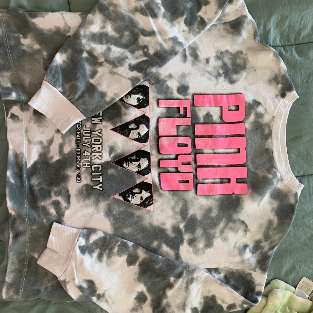 Pink Floyd shirt